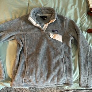 Fuzzy Women’s Patagonia grey Pullover